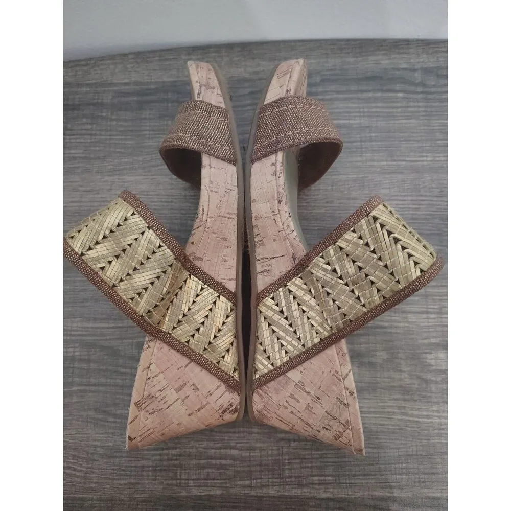 Dress Barn Women’s Bronze Gold Woven Wedge Sandal Shoes 8M Cork Look Slip On
